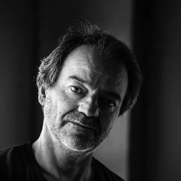 Marco Zito, architetto e designer di Venezia, rinomato per progetti innovativi e collaborazioni con aziende leader del settore.
