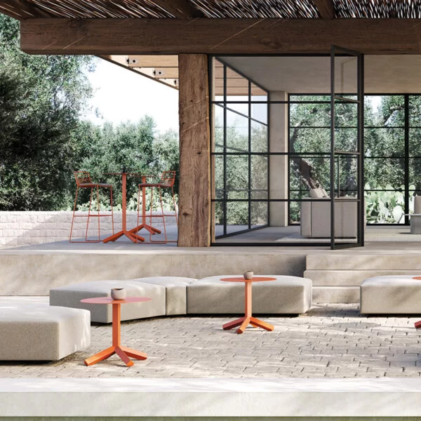 The designer Coffee Outdoor Table is the functional solution for furnishing outdoor spaces of bars, venues and businesses.
