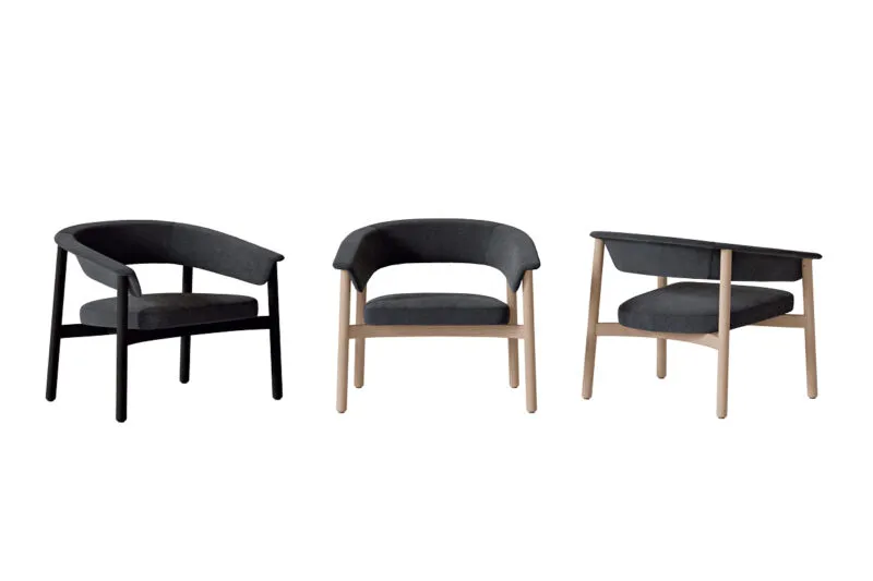 Lash wooden lounge chair in anthracite upholstery with natural oak base, front and side view — Sabree Italian design