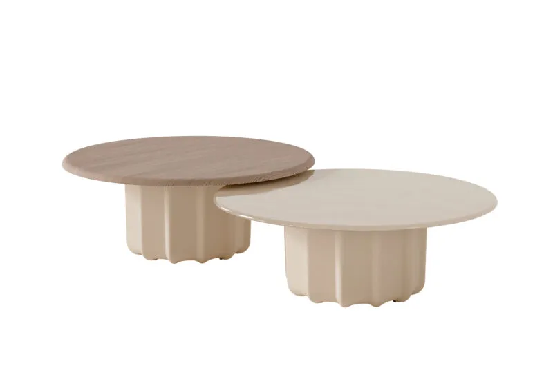 Sabree luxury coffee tables in two sizes: oak veneer top and lacquered sand finish, with signature undulating sculptural base — Italian design